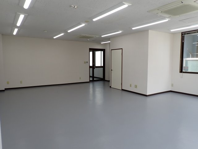 山本ビルの内装|給湯室とトイレもございます