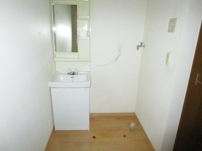 【独立洗面台】 | コーポおやまだ | 洗面台と洗濯機置き場
