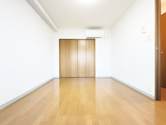 サンコート旭町の洋室