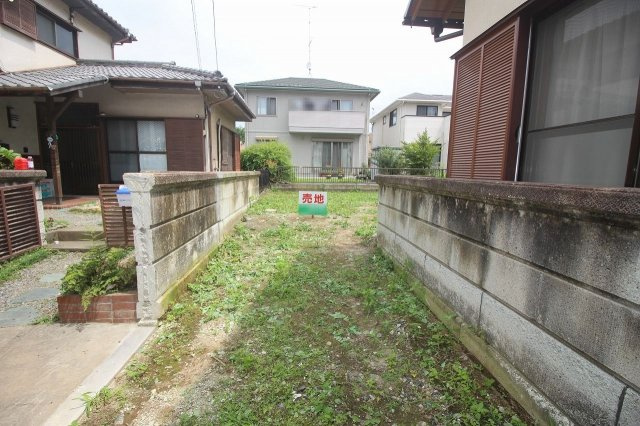 小山市駅南町2丁目の外観|入口側より敷延部分（2022年6月撮影）