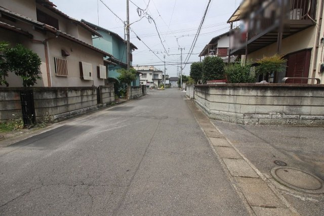 小山市駅南町2丁目の前面道路含む現地写真|南側道路（2022年6月撮影）