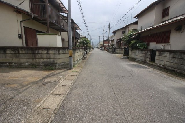 小山市駅南町2丁目の前面道路含む現地写真|南側道路（2022年6月撮影）