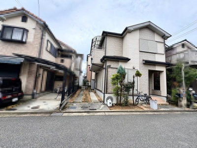 【前面道路含む現地写真】 | 内田町３丁目　中古一戸建 | 現地見学当日から承っております♪現地周辺の環境や、駅までの道のりなど周辺環境も合わせてご確認いただき、ぜひご検討ください！