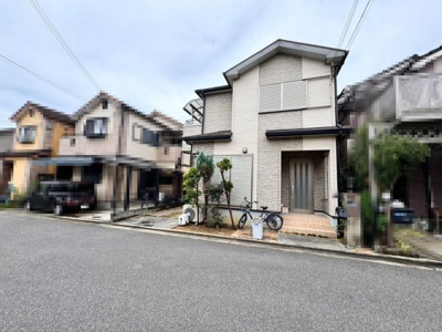 【前面道路含む現地写真】 | 内田町３丁目　中古一戸建 | 前面道路は幅約6.9mの公道です♪運転の苦手な方も安心ですね！