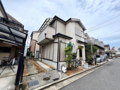 【駐車場】 | 内田町３丁目　中古一戸建 | ＬＤＫ約１６帖！２面採光の明るくゆとりあるリビングに家族の時間も増えますね！
