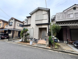 【前面道路含む現地写真】 | 内田町３丁目　中古一戸建 | 一坪以上の浴室でのびのび一日の疲れを癒して下さいね！浴室乾燥機付！
浴室に窓が付いているので、換気ができて湿気やカビ防止になりますよ！