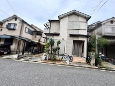 【前面道路含む現地写真】 | 内田町３丁目　中古一戸建 | ゆとりのある洗面室ですよ♪朝の身支度もスムーズにできますね！