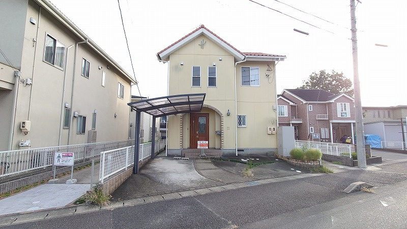 小牧市小牧原2丁目　中古戸建の外観|ウッドデッキあり。スーパー・ホームセンター・ドラッグストア近く。