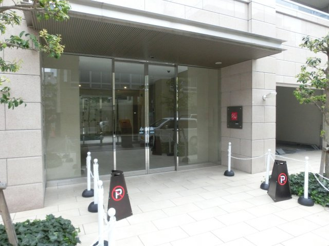 ドゥーエ谷町のエントランス