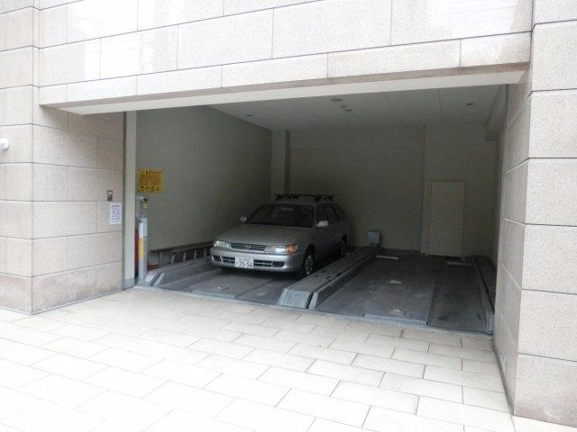 ドゥーエ谷町の駐車場