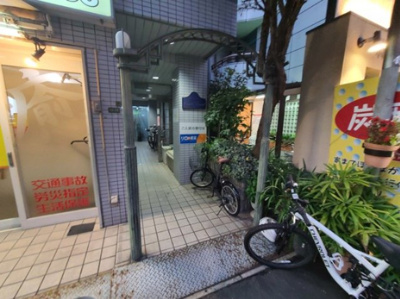 【エントランス】 | ウインズコート | 落ち着いたエントランスです