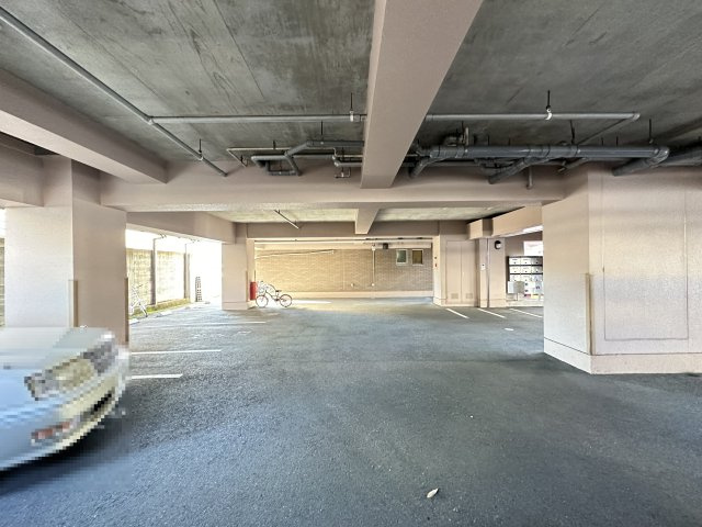 エトワール南御座の駐車場