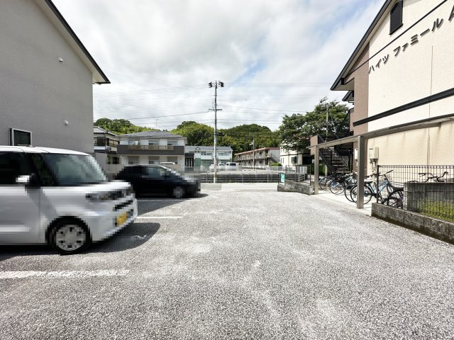 ハイツファミール B棟の駐車場
