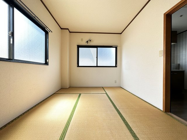 ロイヤルガーデン南宝永町の和室