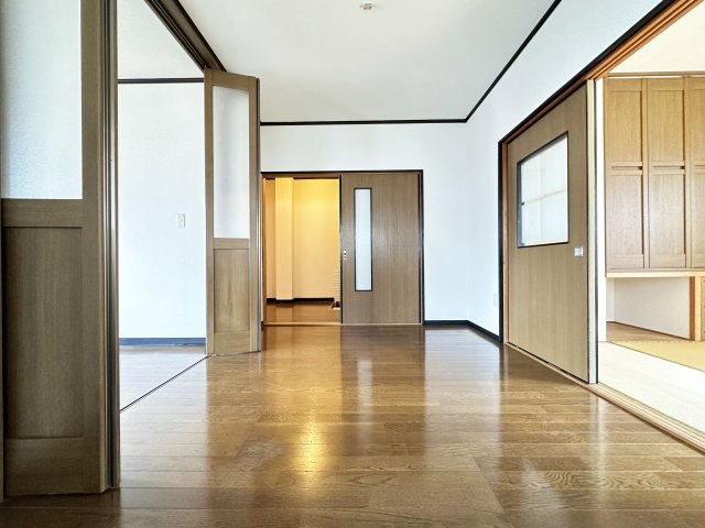 ロイヤルガーデン南宝永町の居間・リビング
