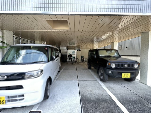 ロイヤルガーデン南宝永町の駐車場