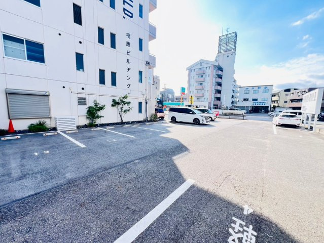 福應ビルヂングの駐車場