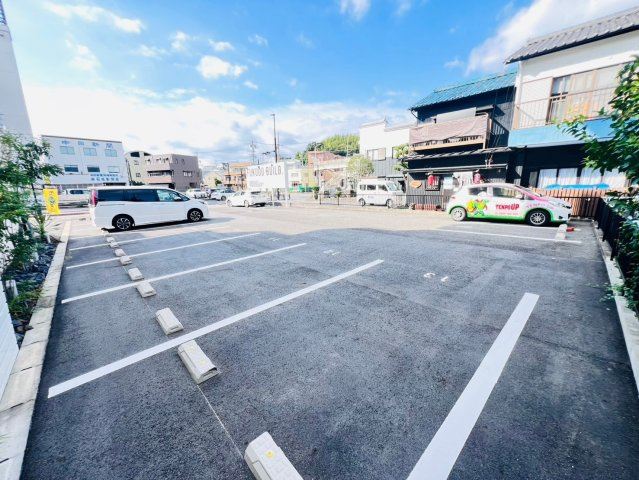 福應ビルヂングの駐車場