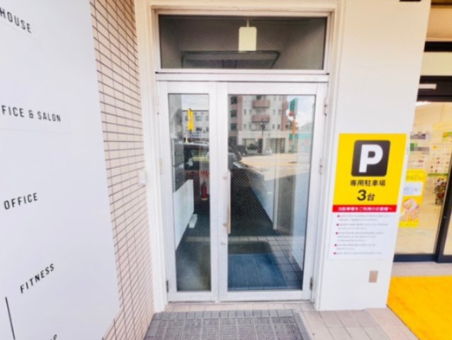 福應ビルヂングの玄関