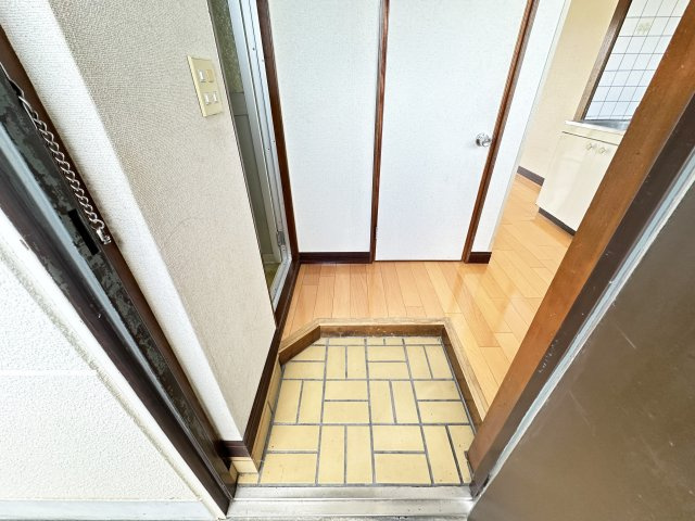 福徳ハイツの玄関
