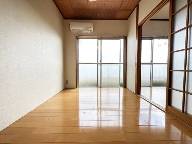 福徳ハイツの洋室