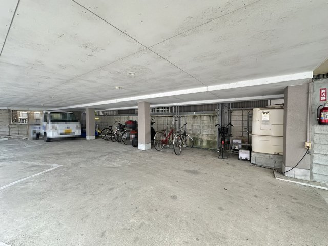 福徳ハイツの駐車場
