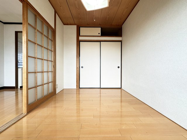 福徳ハイツの洋室