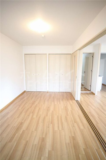 【洋室】 | グリーンヴィラ | 広々とした洋室です