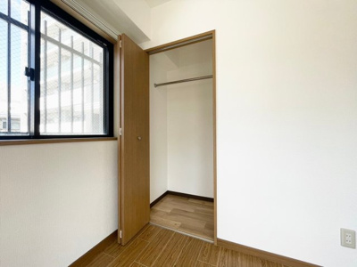【収納】 | ベルデフラッツ九条 | エイブル売買事業部では、箕面市・豊中市・吹田市・池田市・茨木市・高槻市の北摂エリア全域で、物件のご紹介を致しております。北摂エリアにて購入物件をお探しの際は、当社までお問合せ下さいませ。