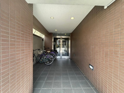 【エントランス】 | ベルデフラッツ九条 | エイブルだけの嬉しいサービス、ご用意しております。詳細は、お気軽に当社までお問合せ下さいませ！