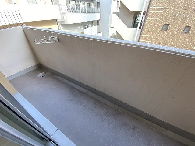 アビータ・ミオ神戸岡本のバルコニー