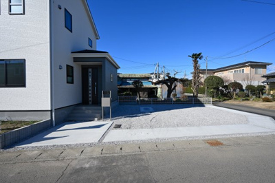 【駐車場】 | 一建設 太田第5新野町　1号棟 | 並列駐車可能なカースペースです！お客様も遊びに来やすいですね♪