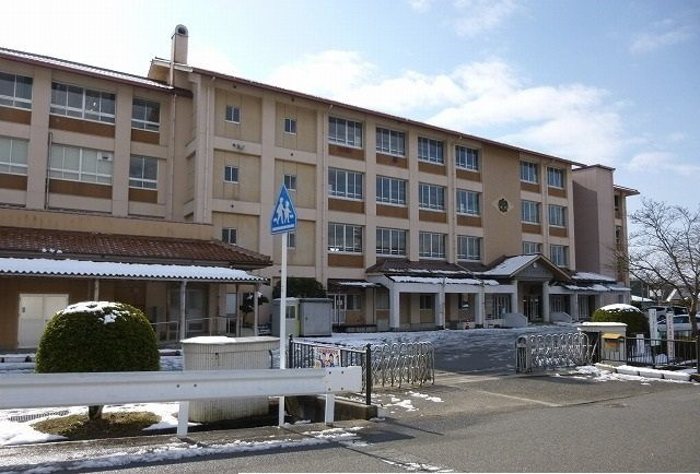 ウェルフェアＡの周辺|八次中学校まで600m