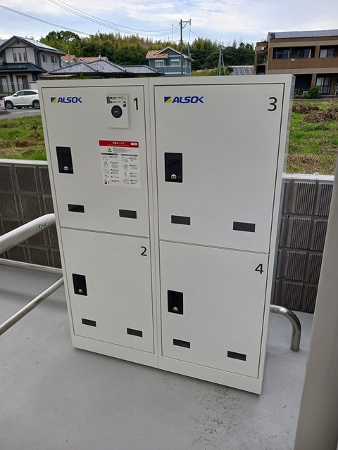 グレイスコートのエントランス|宅配BOX付きで不在時の荷物の受け取りに便利です☆