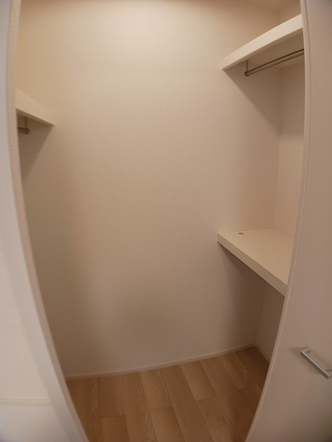 グレイスコートの収納|ウォークインクローゼットなので収納豊富です☆