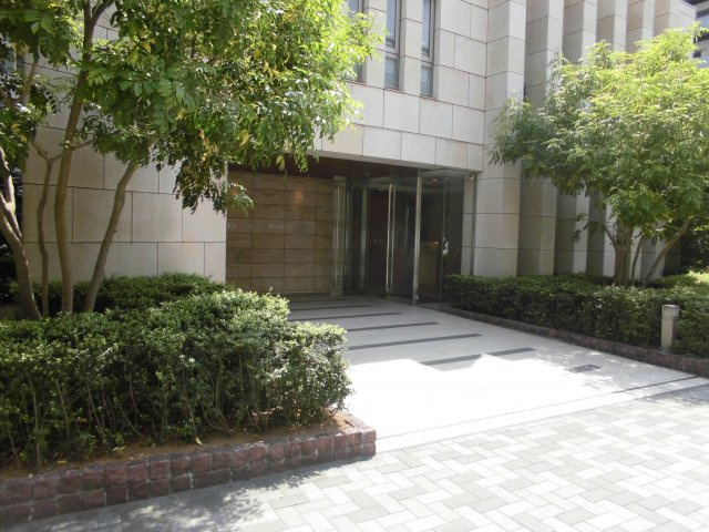 クレストフォルム東大島のエントランス
