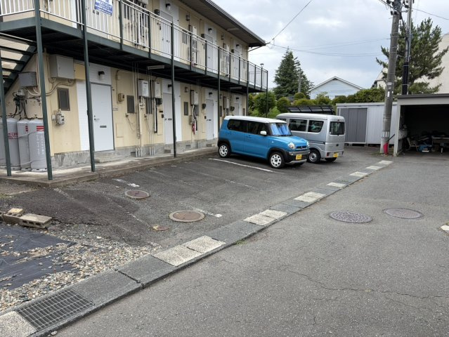 グリーンアヴェニューの駐車場