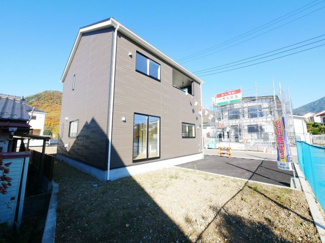 【外観】 | 日当り良好な分譲地の一角　建物完成済みです。随時ご見学可能です。