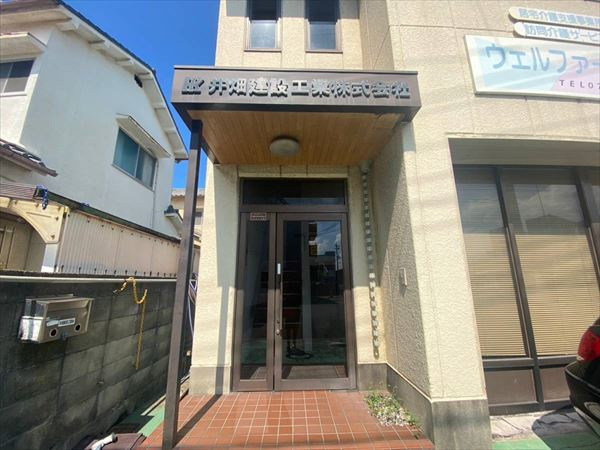 和歌山市中　店舗付住宅の玄関