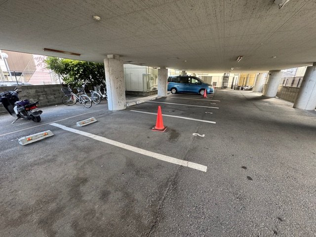 エイチ・ツー・オー河内長野の駐車場