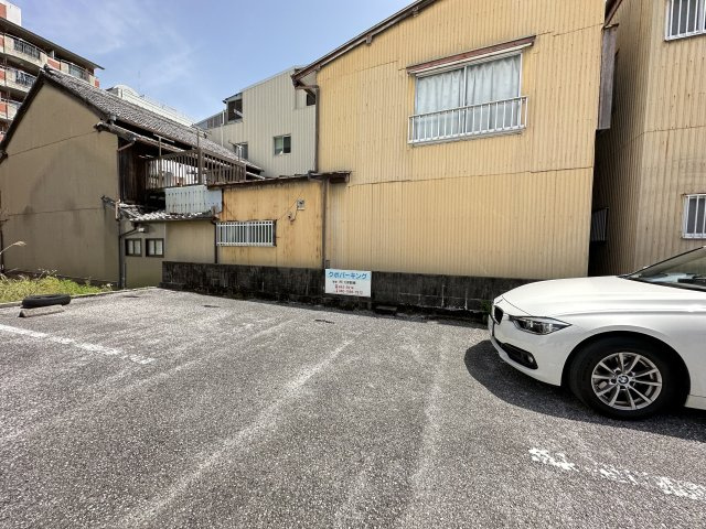 リジンフォースの駐車場