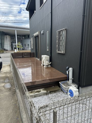 【外観】 | 藤沢市下土棚☆３ＬＤＫウッドデッキ付き中古戸建 | リビングより直接出れるウッドデッキあり
南側が隣地通路の為日当たり良好