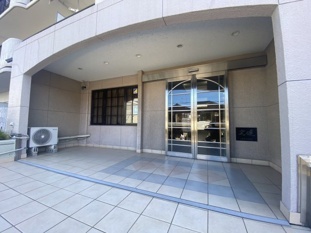サニーコーポ枚方光善寺のエントランス|ゆとりのあるエントランスです