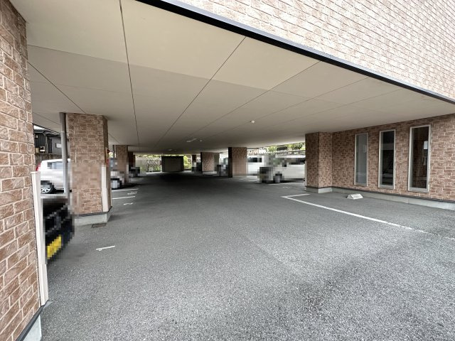 こうき秦南の駐車場