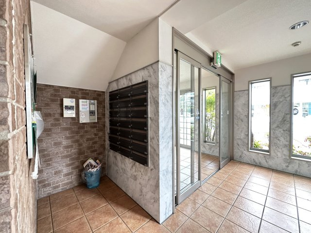 こうき秦南のエントランス