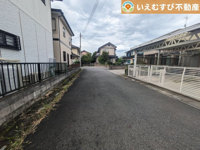 熊谷市樋春　中古戸建の前面道路含む現地写真