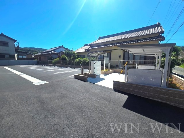 コスモ グレースの駐車場