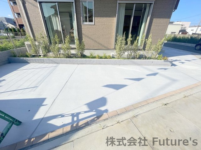 三郷市高州　新築戸建　全5棟　E号棟の駐車場|カースペース2台付（車種による）