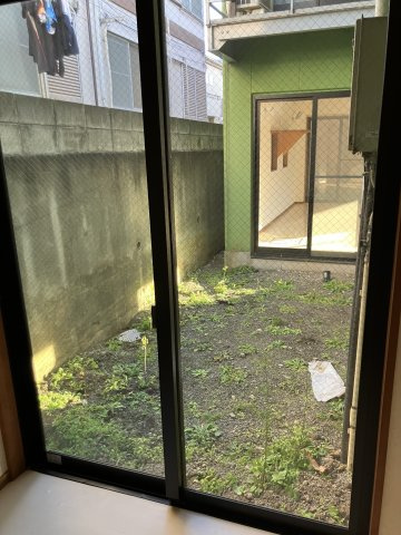 LIVE COURT東海大学前の庭