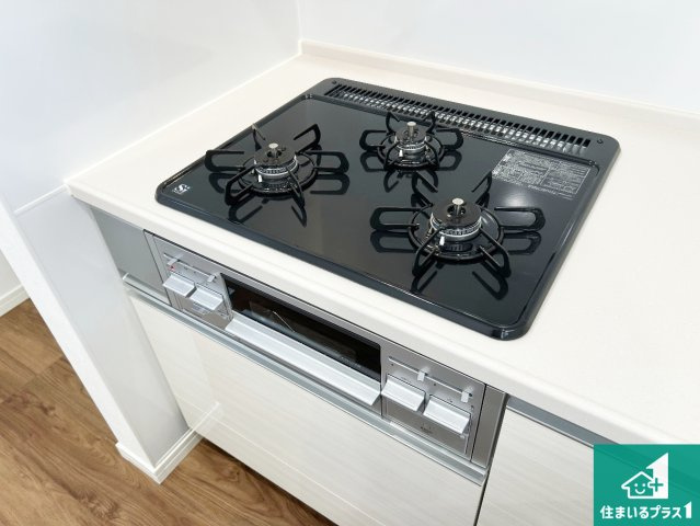 宝塚市安倉西　未入居の設備|ダブル高火力Ｓｉセンサー付きコンロ！３口あるので、まとめて料理をする時も大活躍！